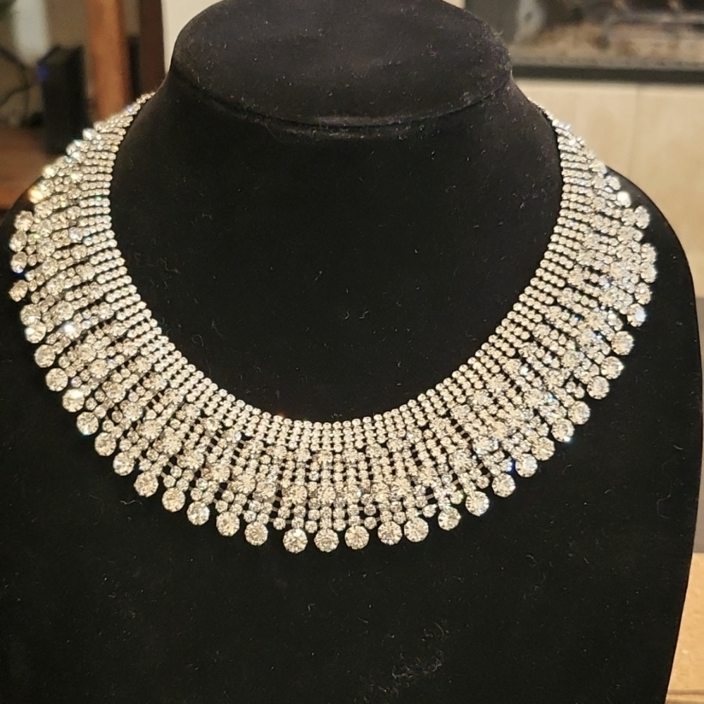 Like new Cara NY crystal collar necklace